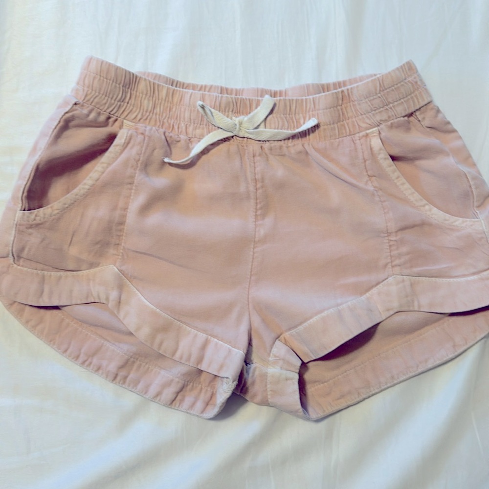 Girls’ Medium Billabong Shorts in very light pink